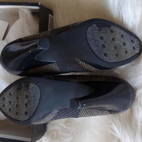 Isaac Mizrahi Grey Herrinbone Plaid Platform Heels - Picture 8 of 8